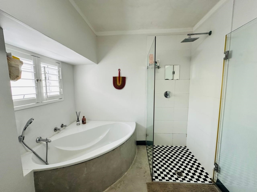 3 Bedroom Property for Sale in Sea Point Western Cape